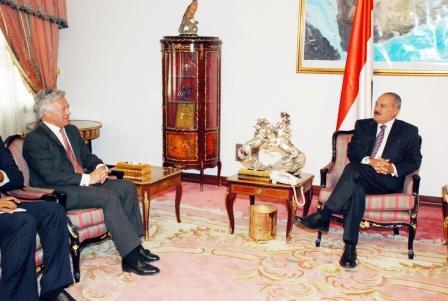 رئيس الجمهورية لدى استقباله وزير الدولة للتنمية الدولية بوزارة الخارجية البريطانية أمس